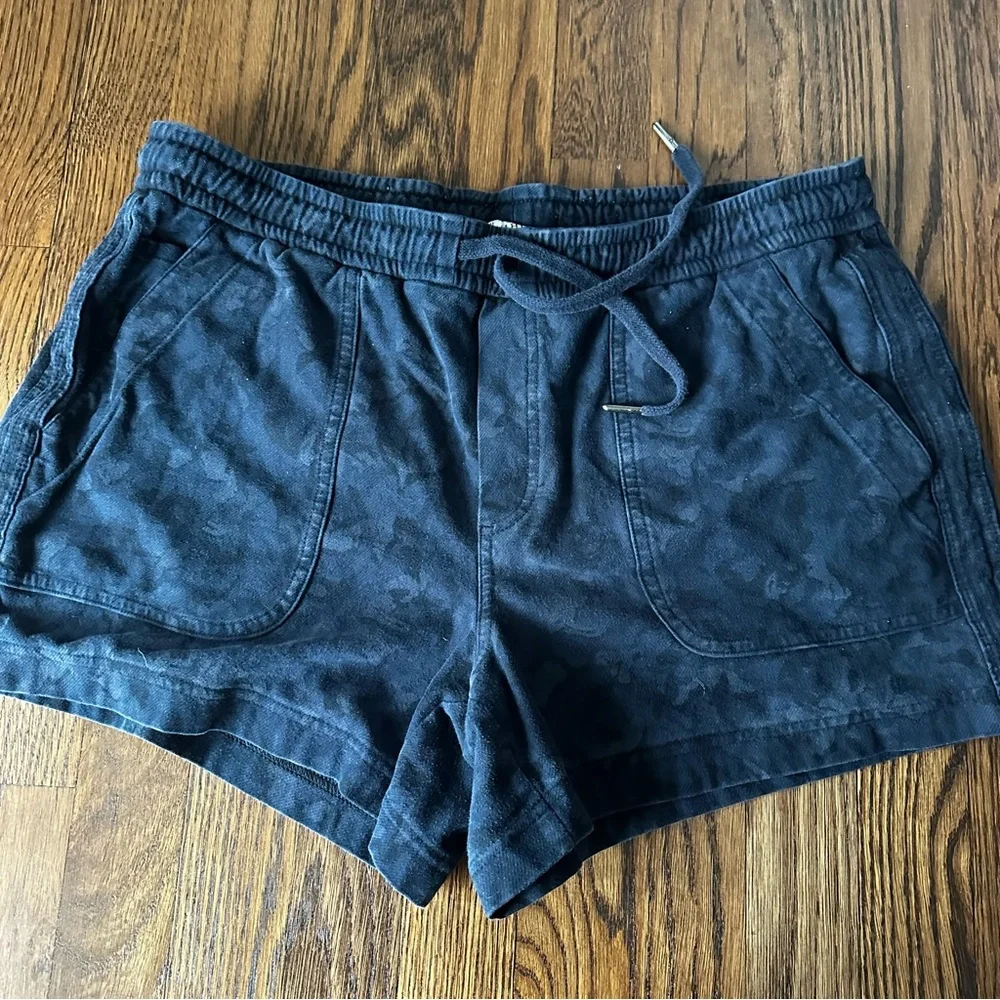 Athleta Dark blue Camo Shorts plus size 14 - Picture 3 of 16